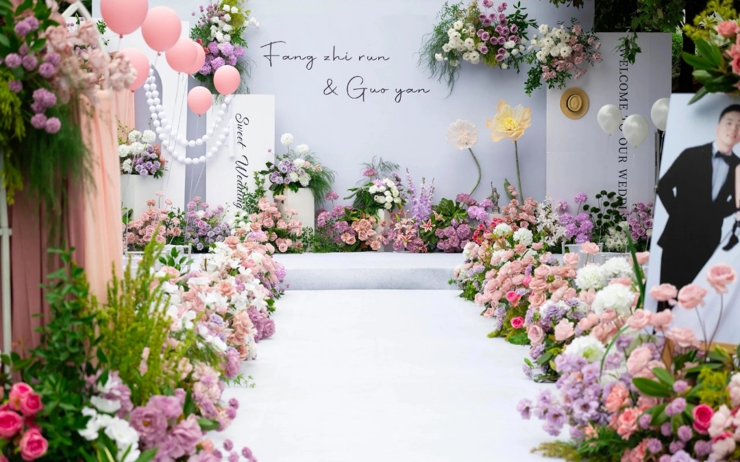 徜徉花海，色彩交织，目之所及皆为绚烂。