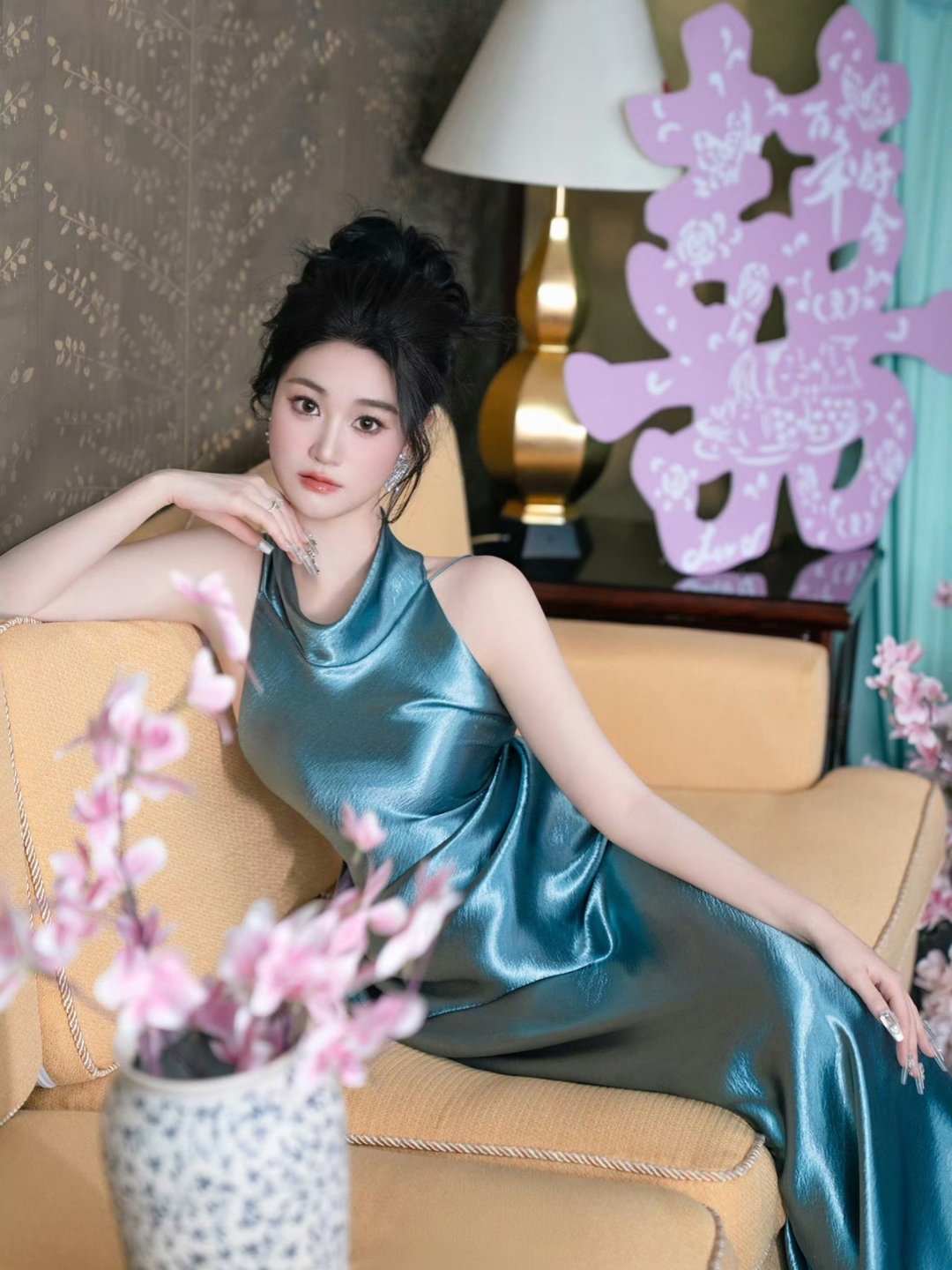 高级感造型适合敬酒服晨袍造型