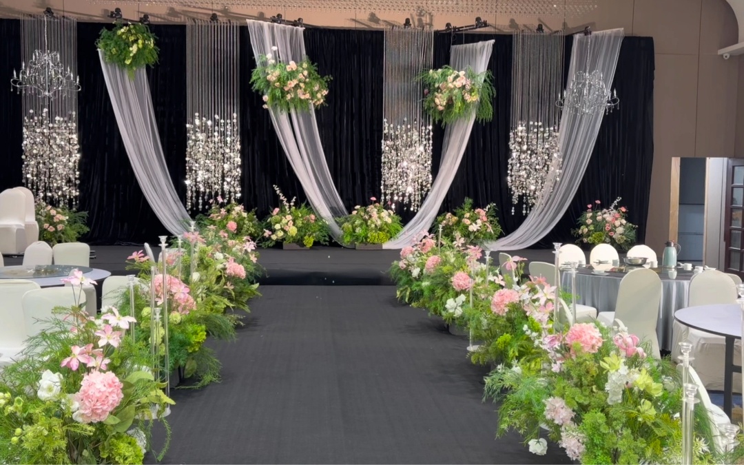 來(lái)參加一場(chǎng)清新婚禮啦