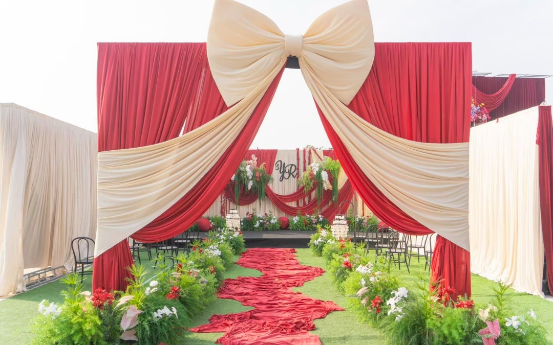 香槟色搭配红色主题婚礼