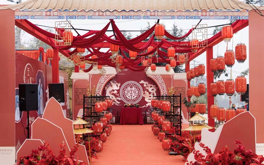 紅色傳統(tǒng)中式庭院龍鳳婚禮