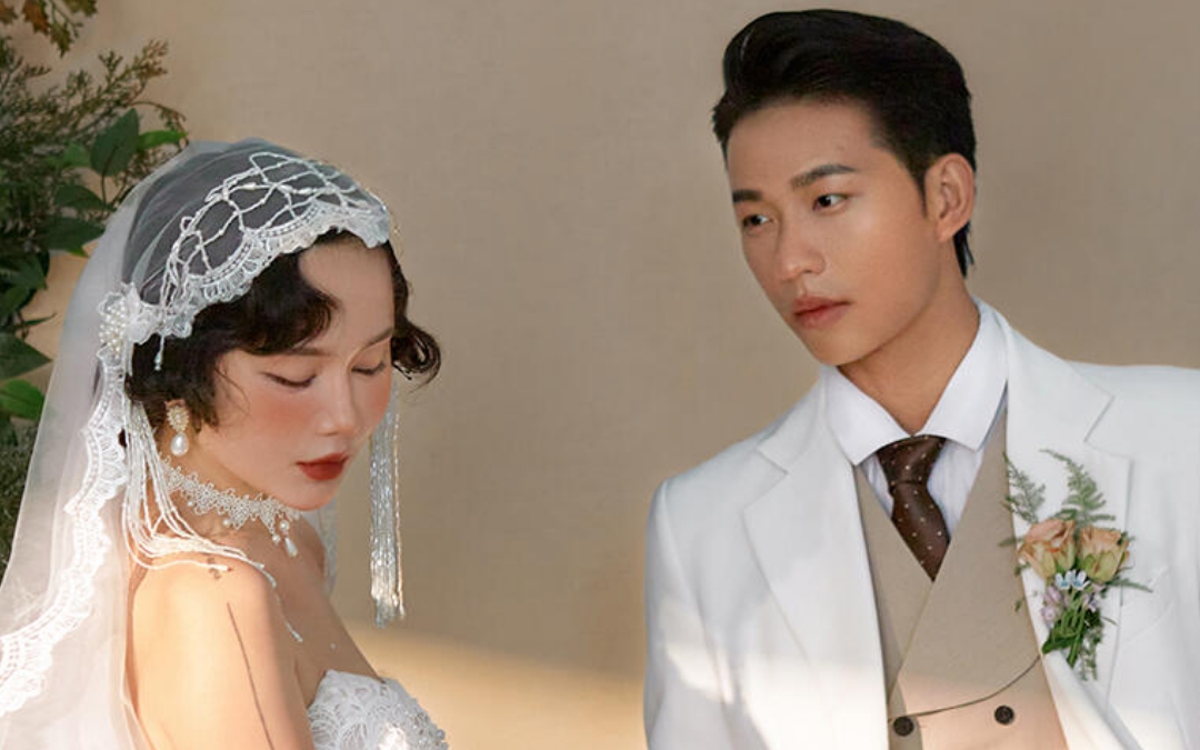 瘋狂尖叫，真的巨好看
這套復(fù)古法式婚紗照
夸一萬(wàn)