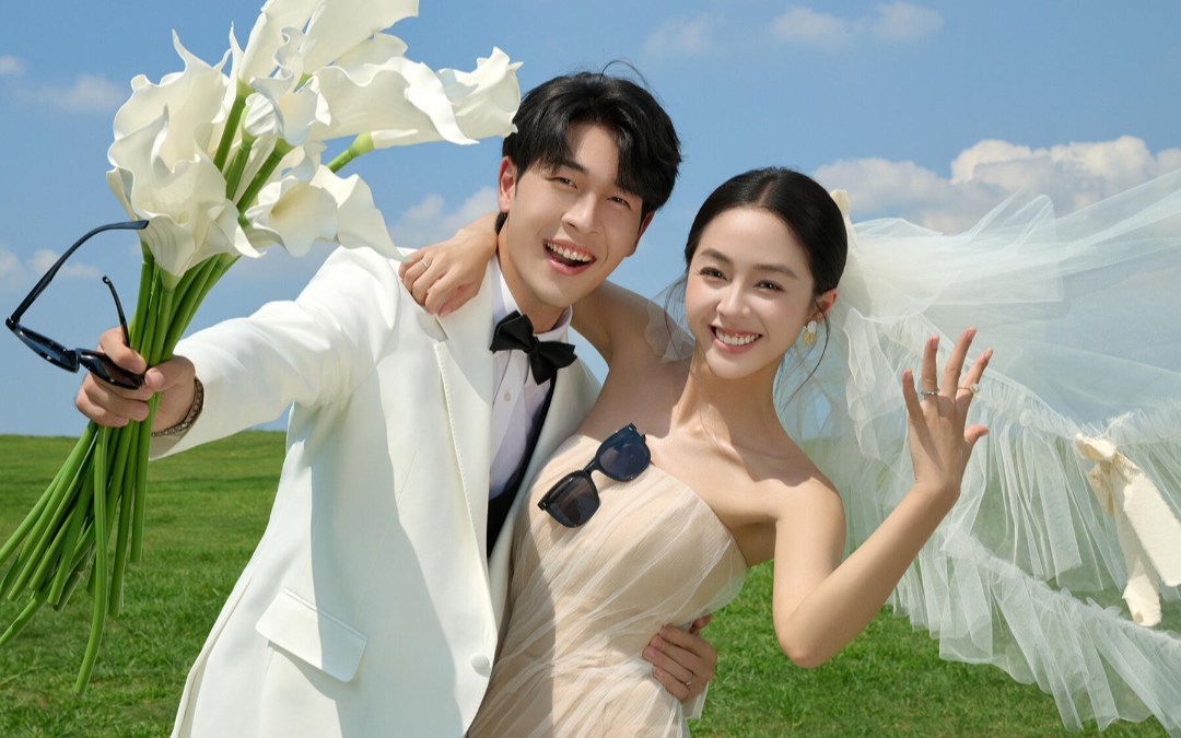 生命力就在這一秒?00后都在拍的草坪婚紗照