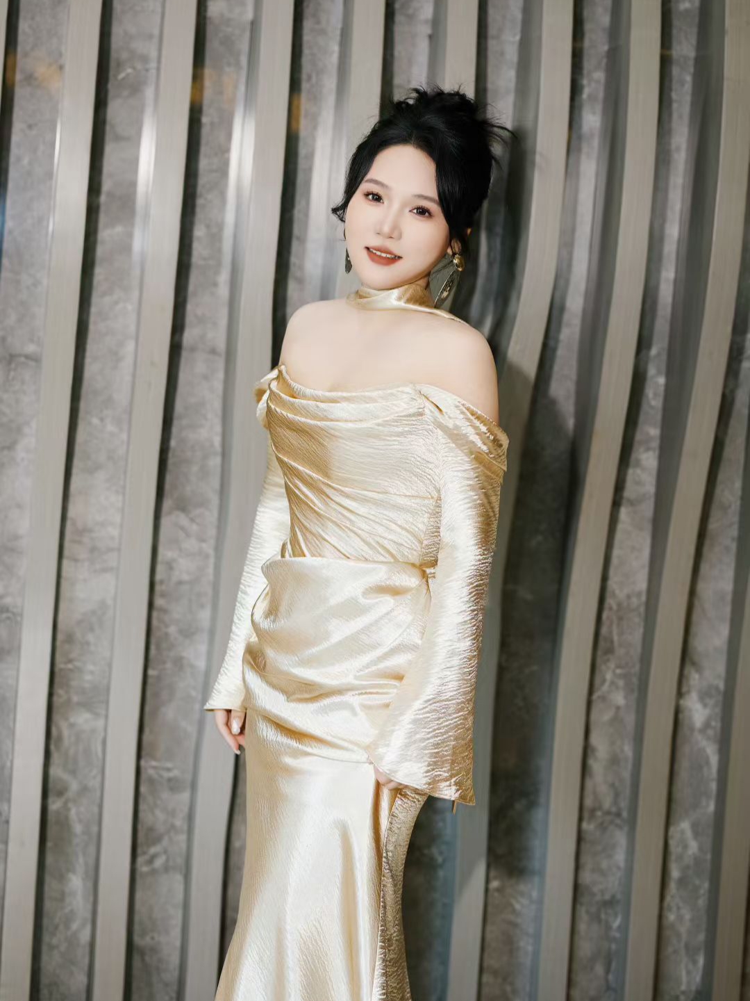 【依心】贵气千金妆，姐妹都说妆容跟她今天晨袍很搭