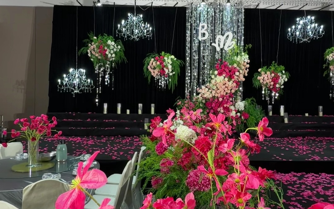 当炙热玫红邂逅浪漫婚礼，一场关于爱的盛宴