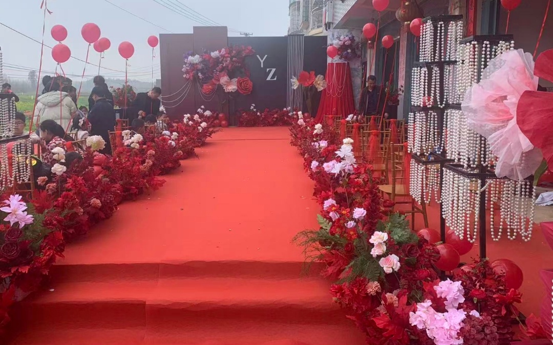 紅與黑搭配高級(jí)感