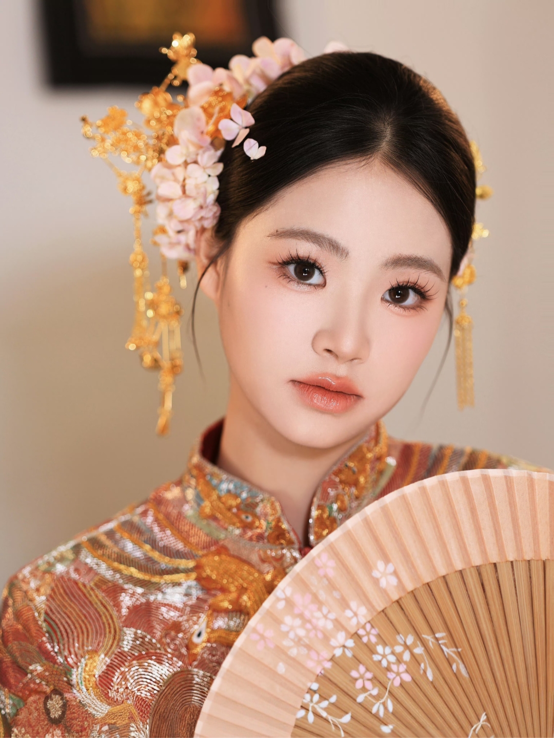 中式造型搭配鲜花
很有质感的新中式美学