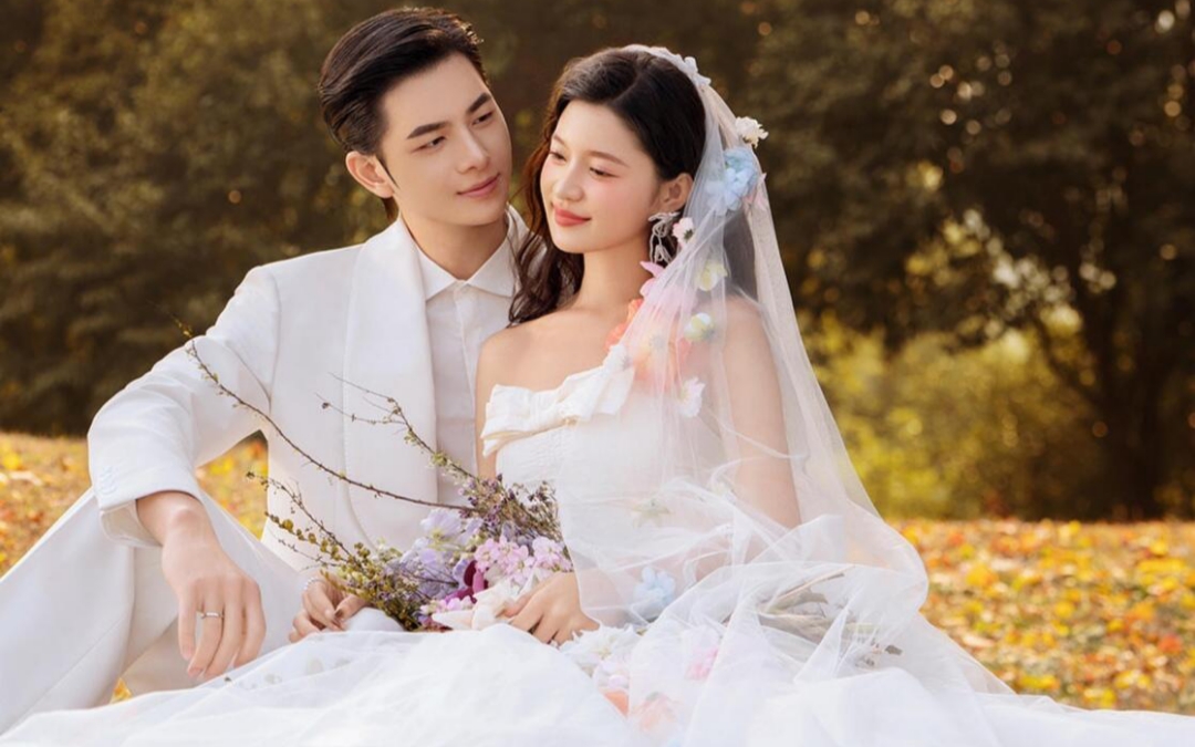 都給我進(jìn)來夸??秋天的婚紗照有多美