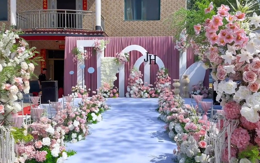 农村现场搭建粉色婚礼