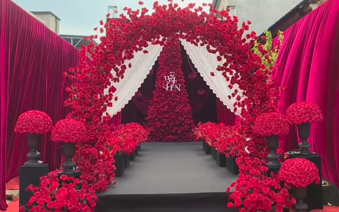 【国潮婚礼】红色挑高瀑布花艺