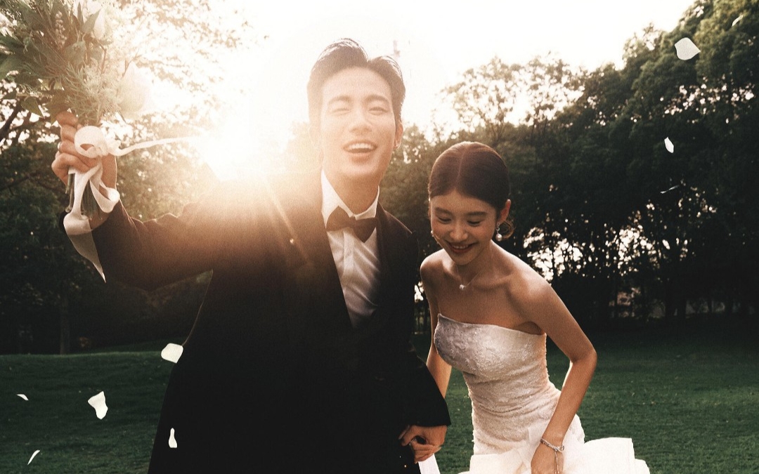 超絕ins風草坪婚紗照??這膠片感被夸爆了