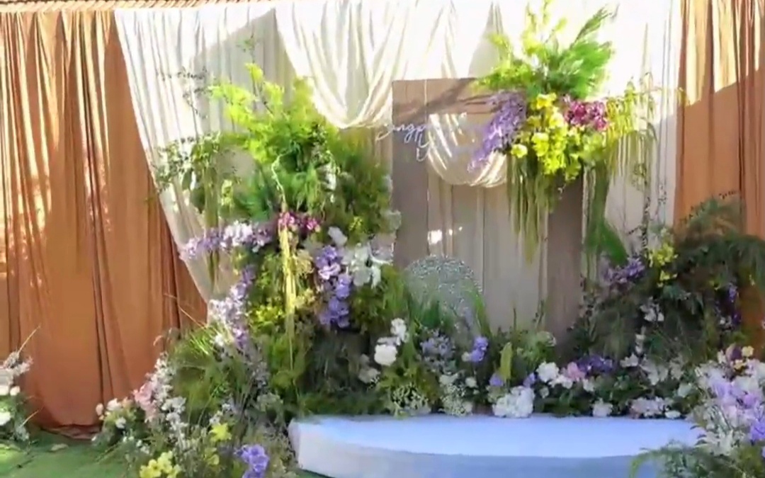 春天真好，风都是小心翼翼的。