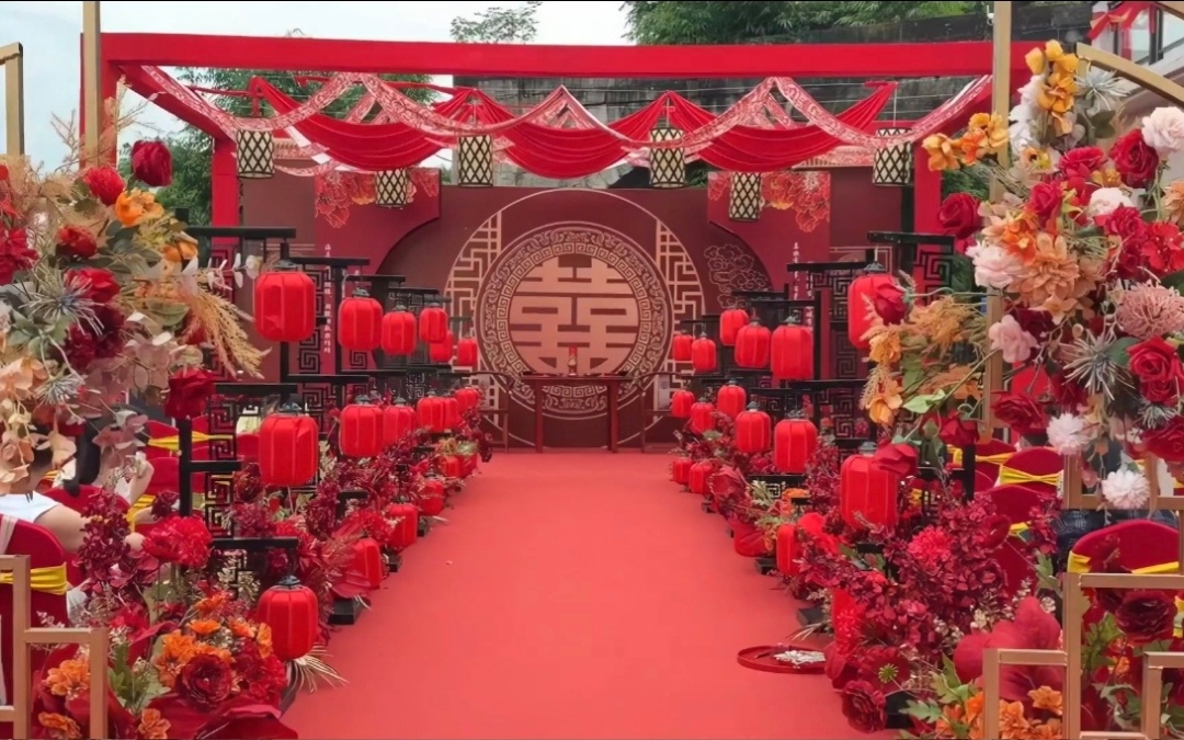 紅綢牽緣定三生，中式婚禮繪就典雅畫卷