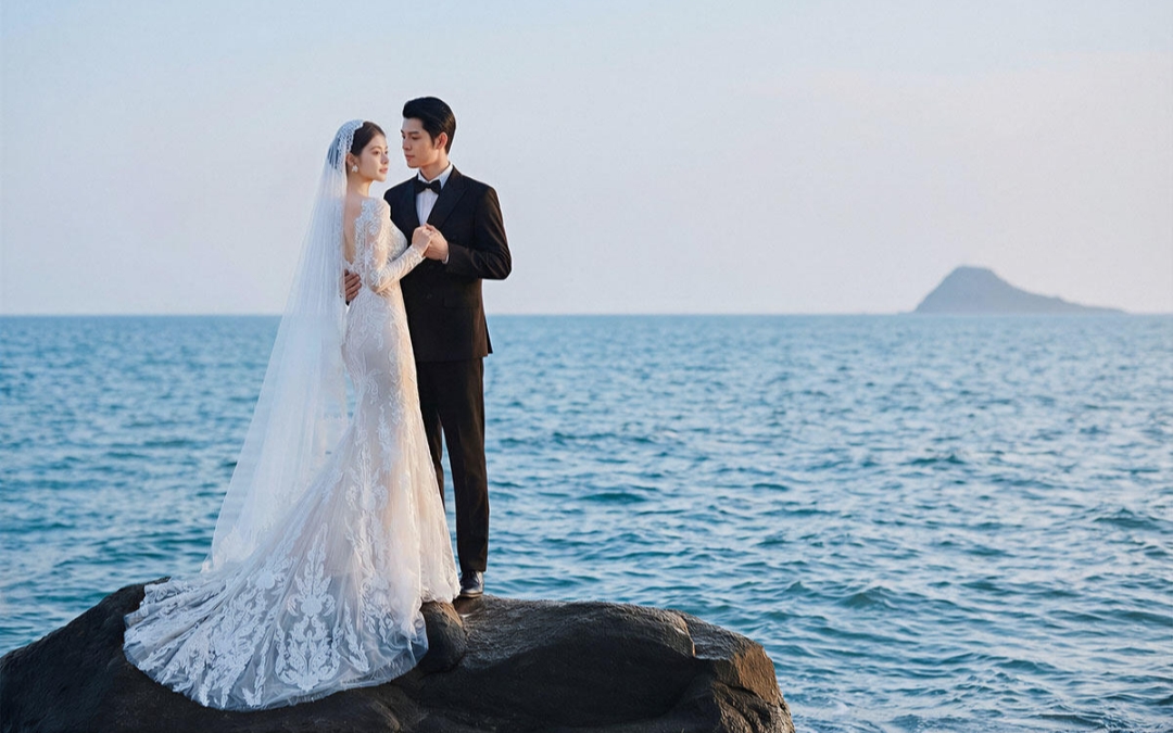 海风轻拂白纱，礁石见证誓言～