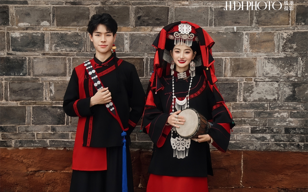 彝族婚纱照喜嫁风格