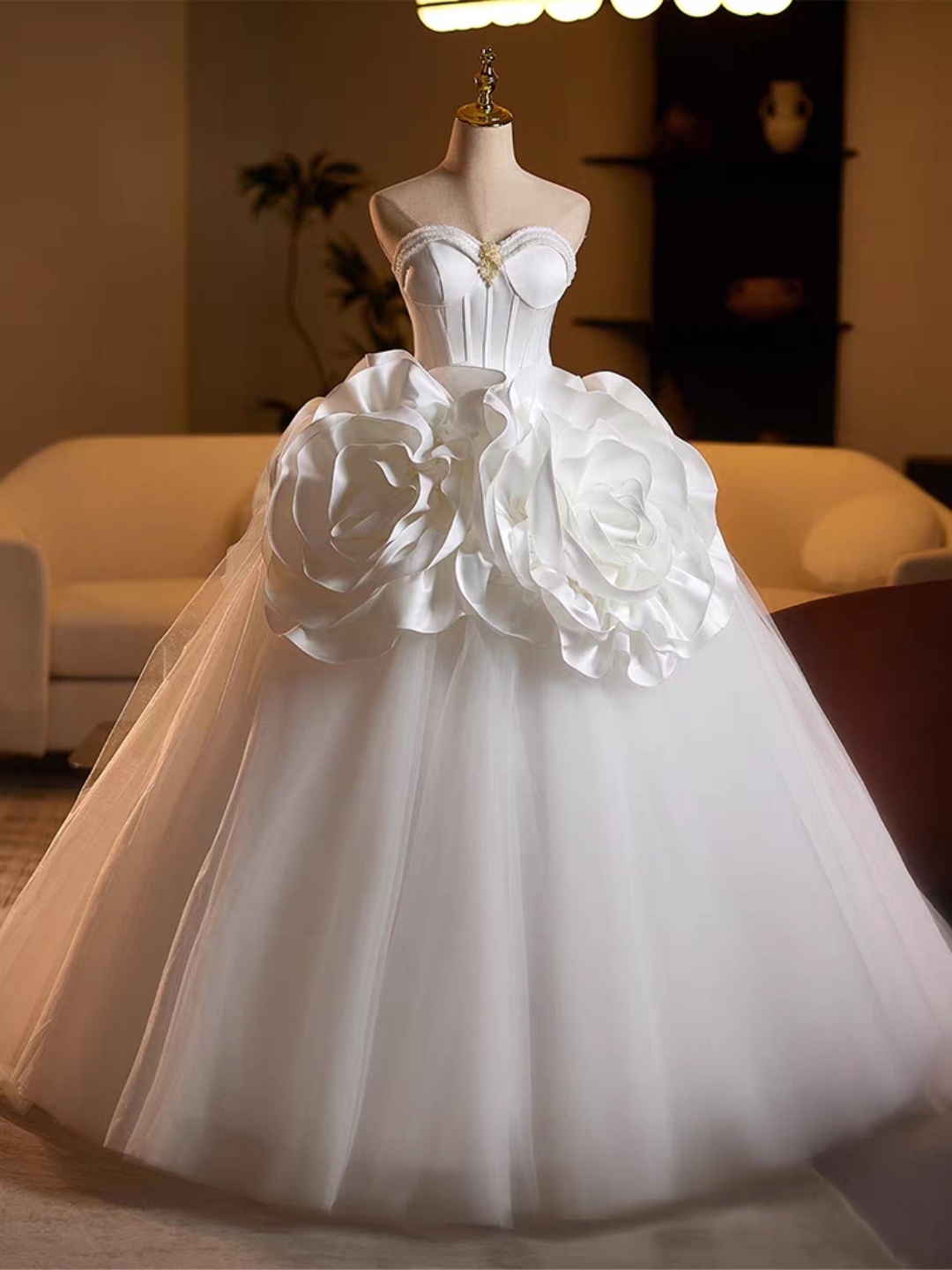 （愛都）花朵緞面輕婚紗