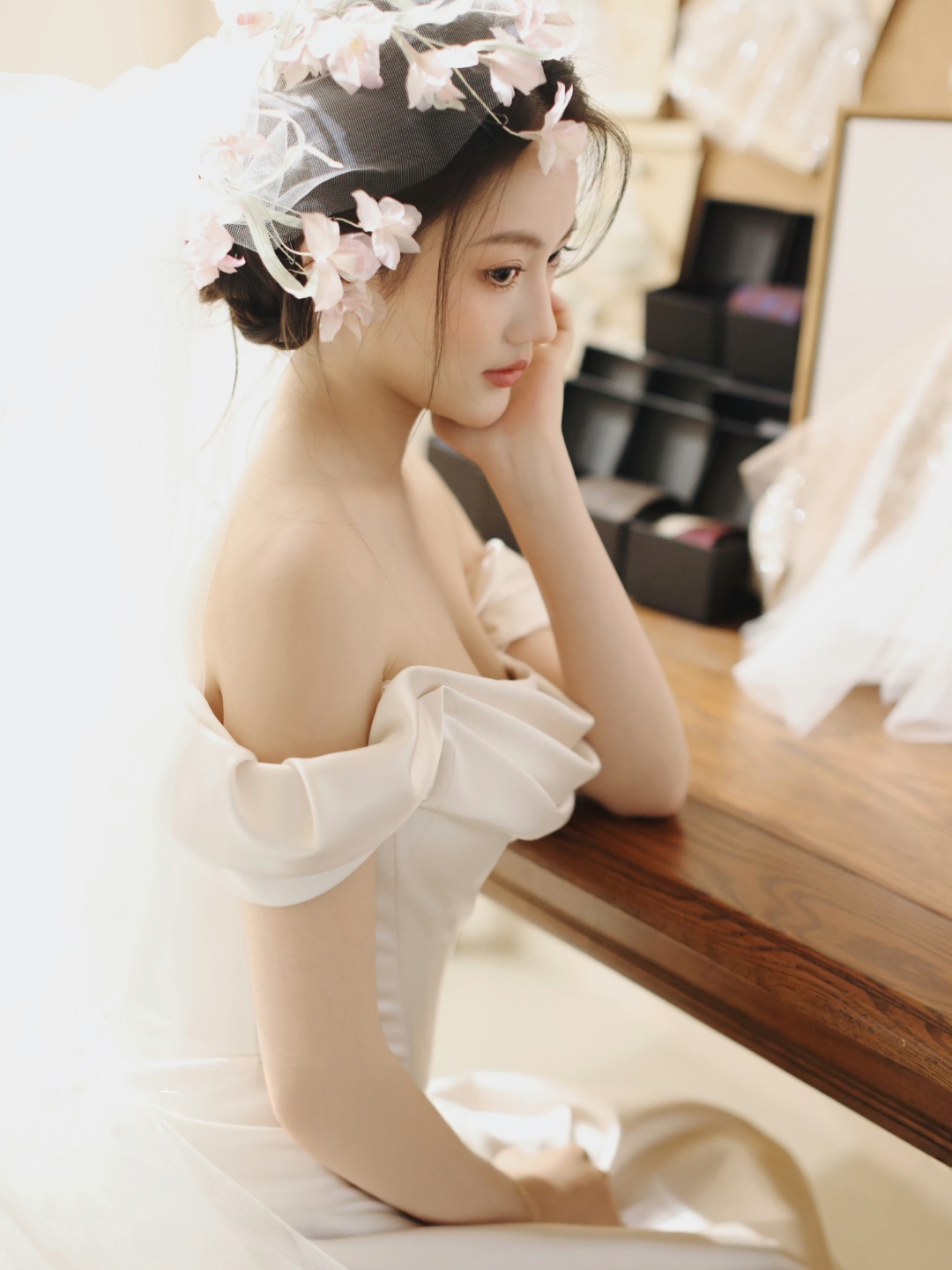 是仙女吖🧚🏼 
完美的户外新娘妆造💕