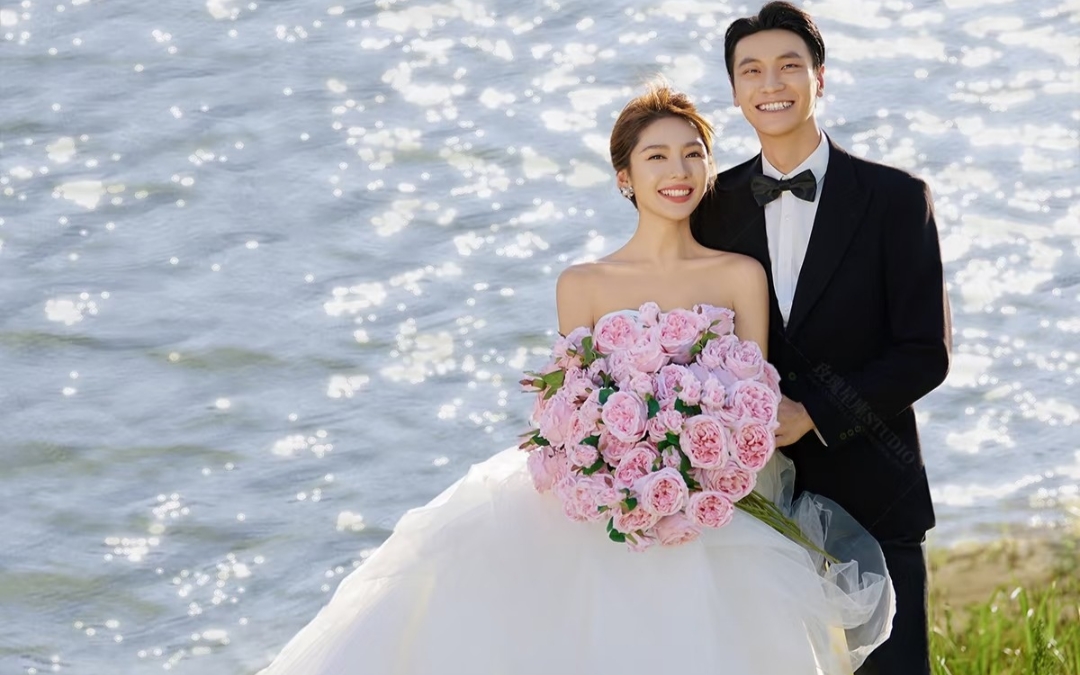 水边自然唯美婚纱照