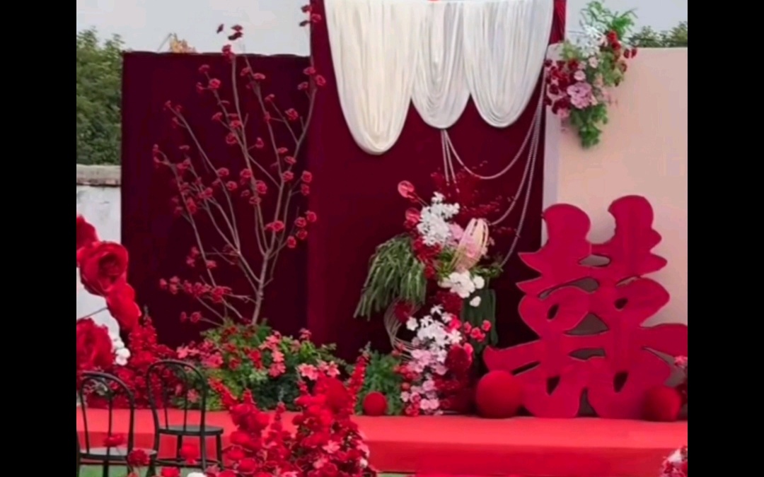 红色系布幔婚礼