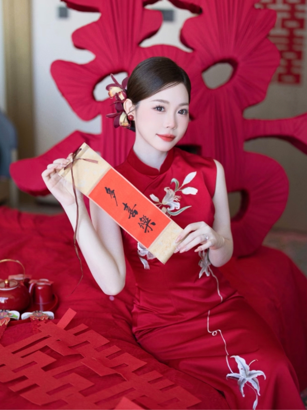 新中式旗袍造型
鲜花配旗袍
气质如兰🌺