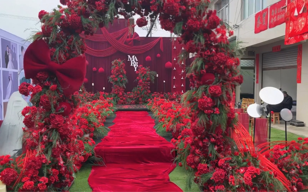 紅色系秀場(chǎng)風(fēng)挑高背景婚禮