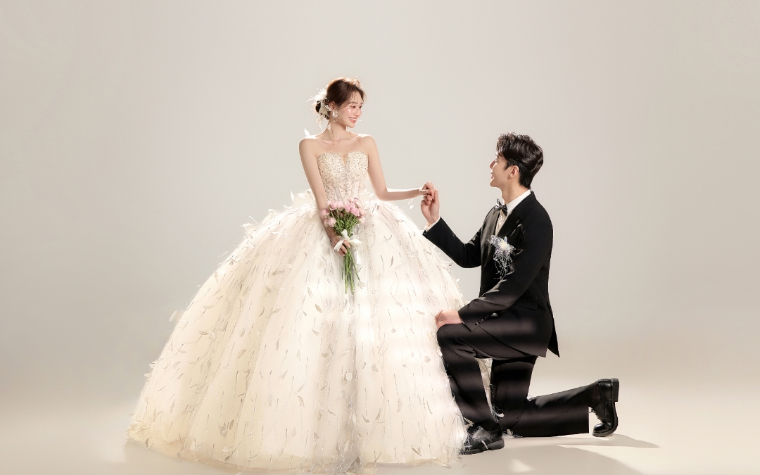 保定备婚｜被问爆的光影羽毛婚纱✨温柔到发光