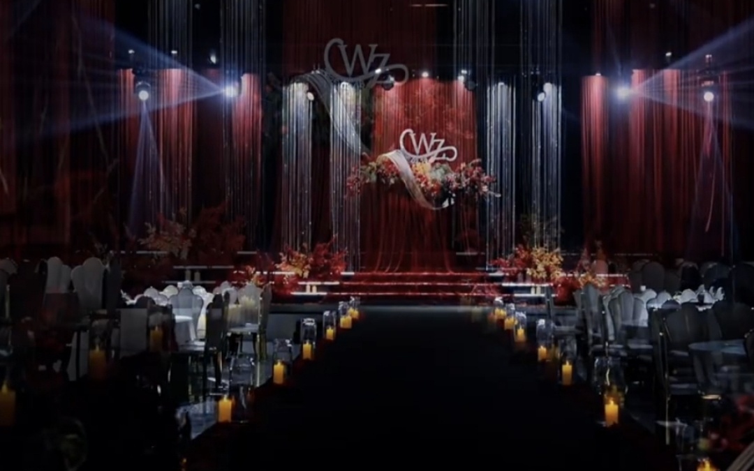 典雅红黑交织的婚礼现场