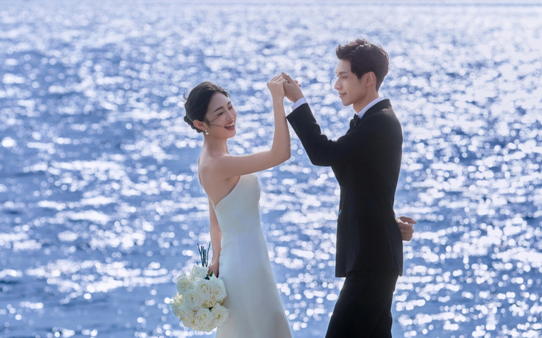 在海边拍婚纱照是让人
心生向往的画面