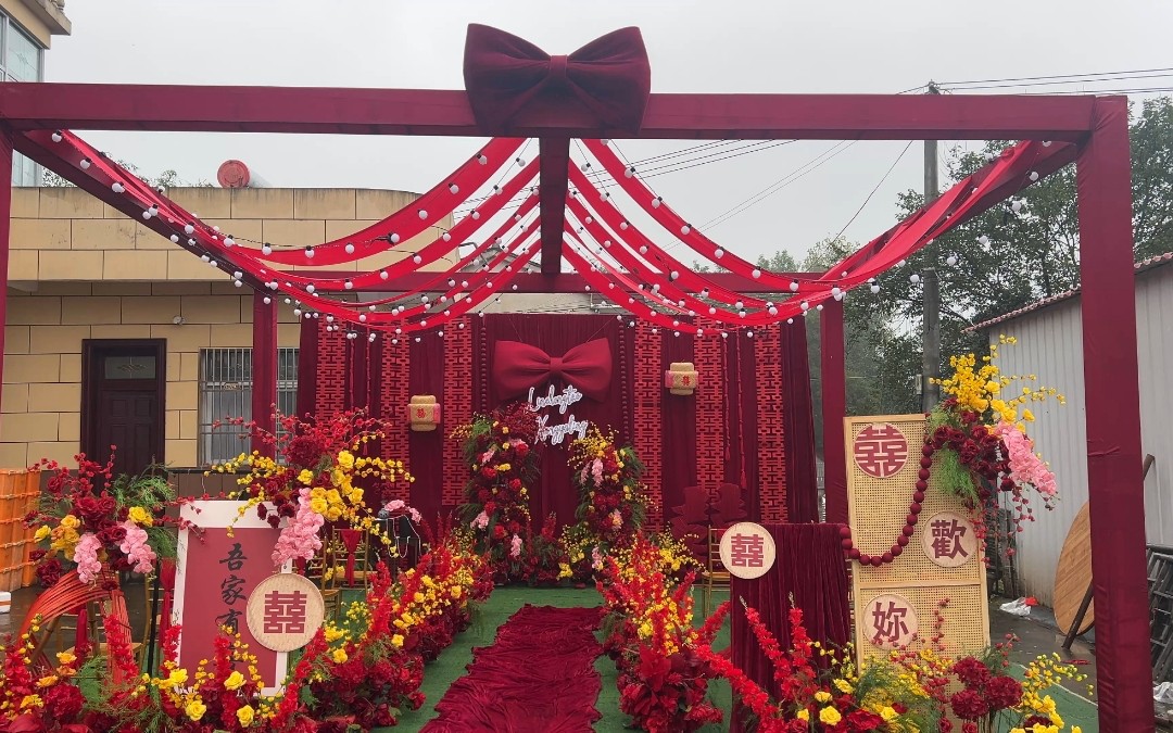 户外红色南洋风吊顶婚礼