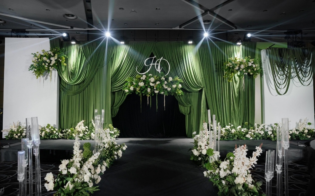 【巴黎婚礼】室内绿色布幔婚礼