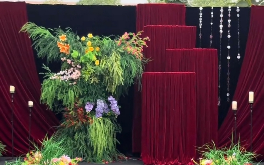 一款经典的红黑配