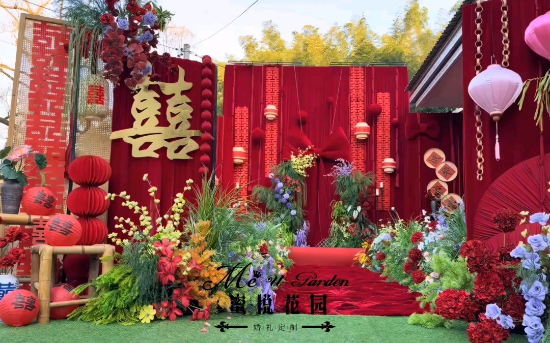 红妆映户外，喜庆满园