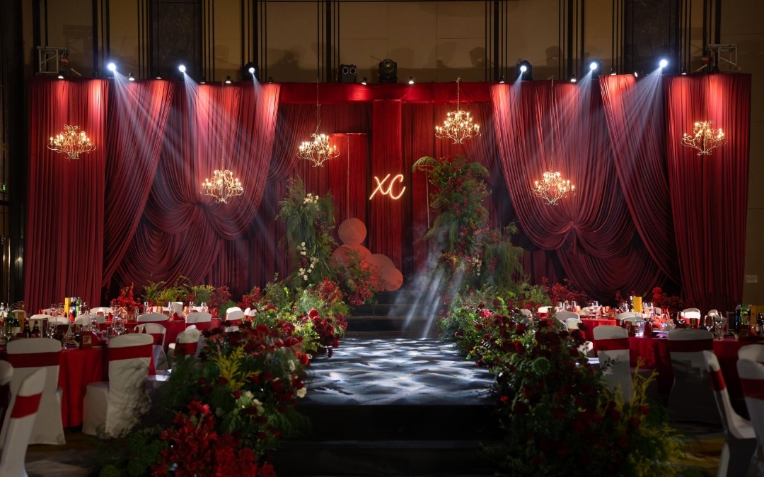 红色婚礼布幔太绝了