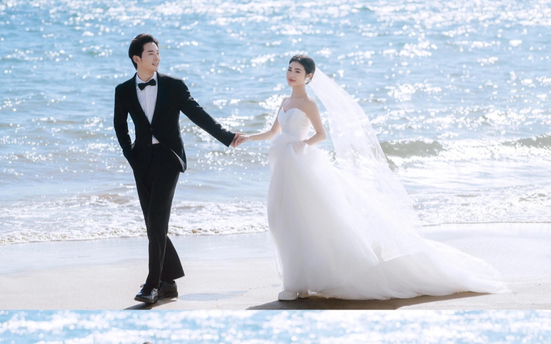 阳光洒在海面上，波光粼粼，映照出我们幸福的倒影。