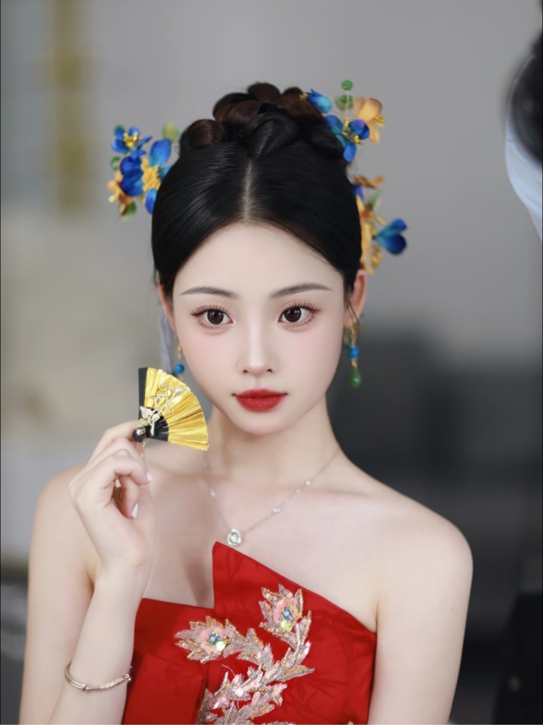 新中式晨袍造型 蓝配红别样的好看！