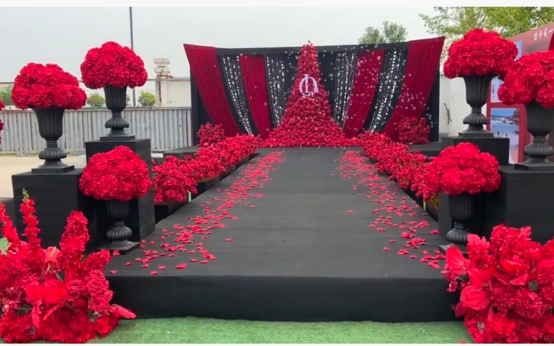 经典配色重塑视觉张力，彰显个性主张