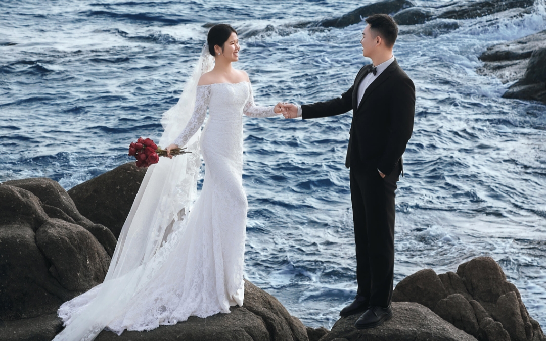 海风轻拂，浪花见证我们的誓言。