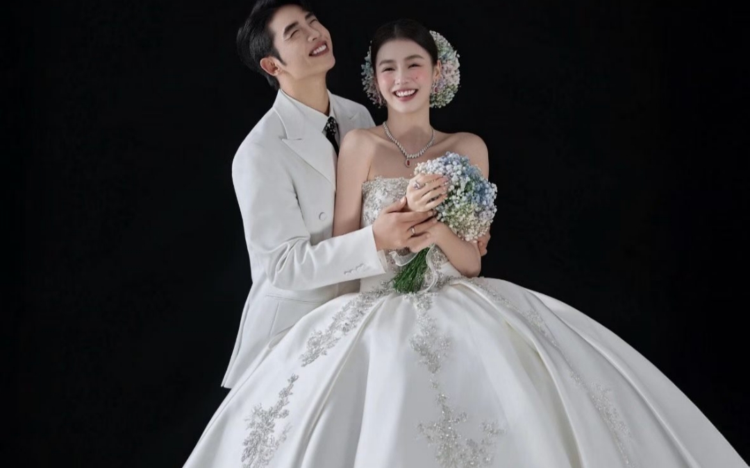 極簡(jiǎn)唯美浪漫主題風(fēng)格婚紗照