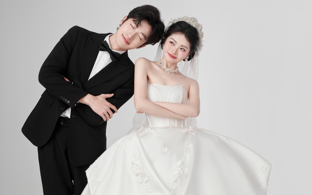 室內(nèi)極簡婚紗照