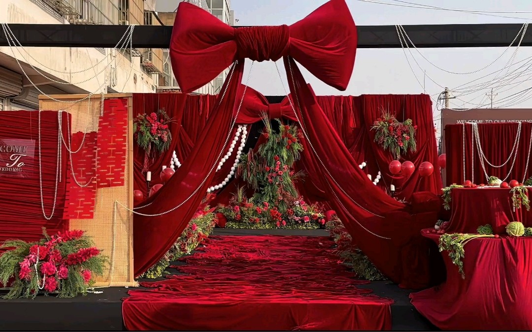 婚禮上的紅色蝴蝶結(jié)