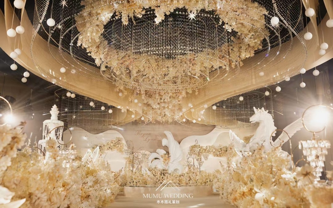 金色童話(huà)秘境，奢華與夢(mèng)幻婚禮，輕奢版