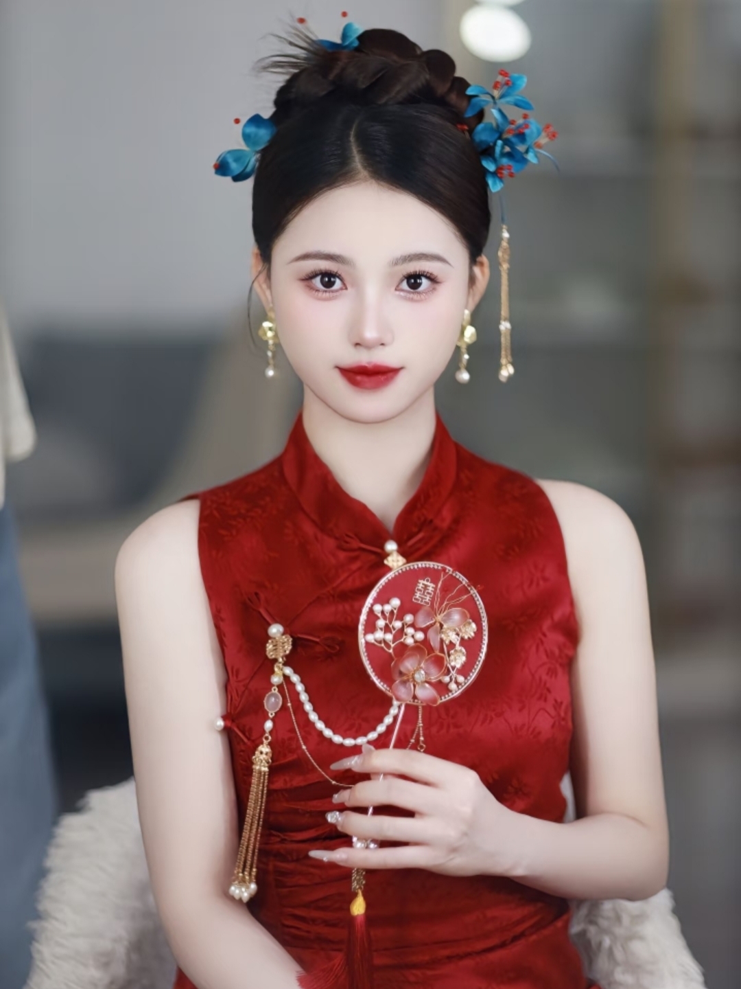 订婚妆和新娘妆都可以用的一款新娘发型
缠花新娘头