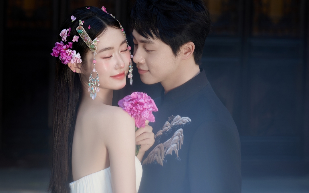 新中式婚纱照｜把江南烟雨穿在身上✨