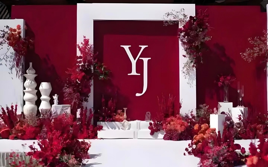 經(jīng)典紅色，沉穩(wěn)大氣