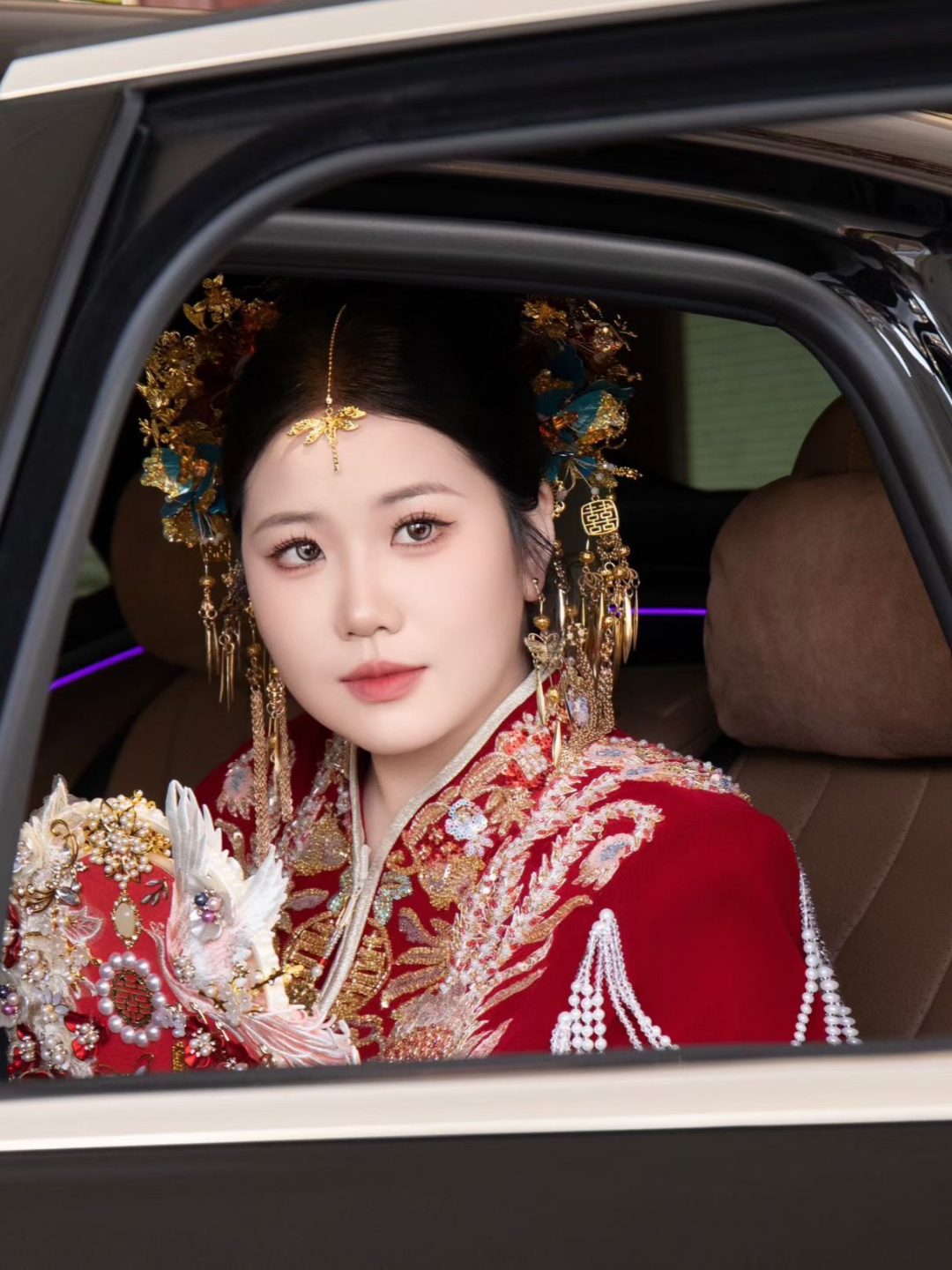 【依】凤冠霞帔，今日嫁与心上人
祝福新人新婚快乐