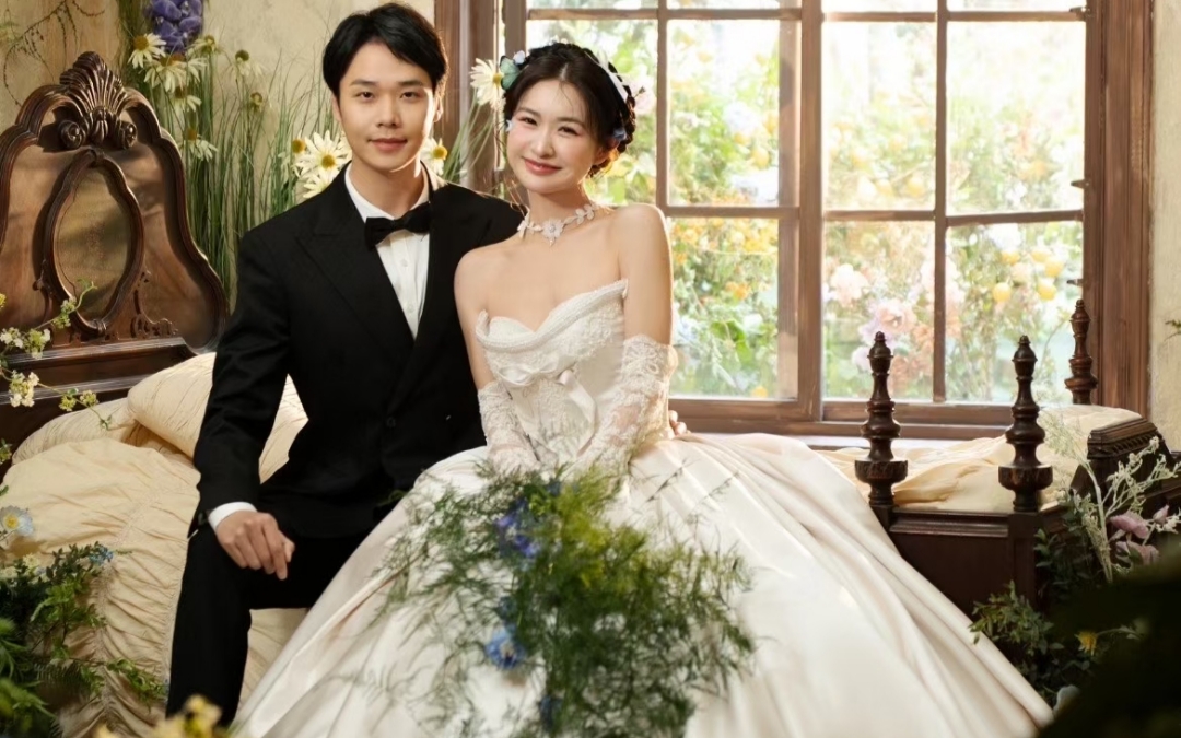 复古花海婚纱照