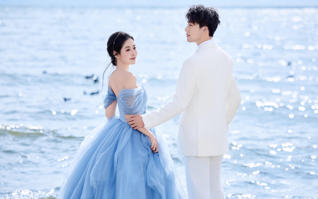 赴一场蓝色大海的约定，将爱意藏进每一朵浪花里。