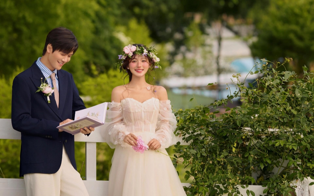 图匠旅拍 法式草坪婚纱照