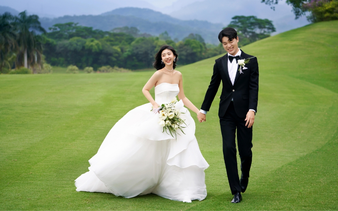 草坪上的浪漫，镜头下的永恒。