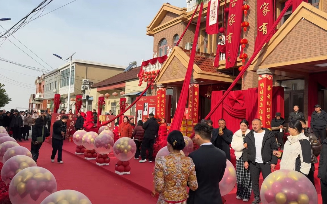 紅韻盈庭的庭院婚禮